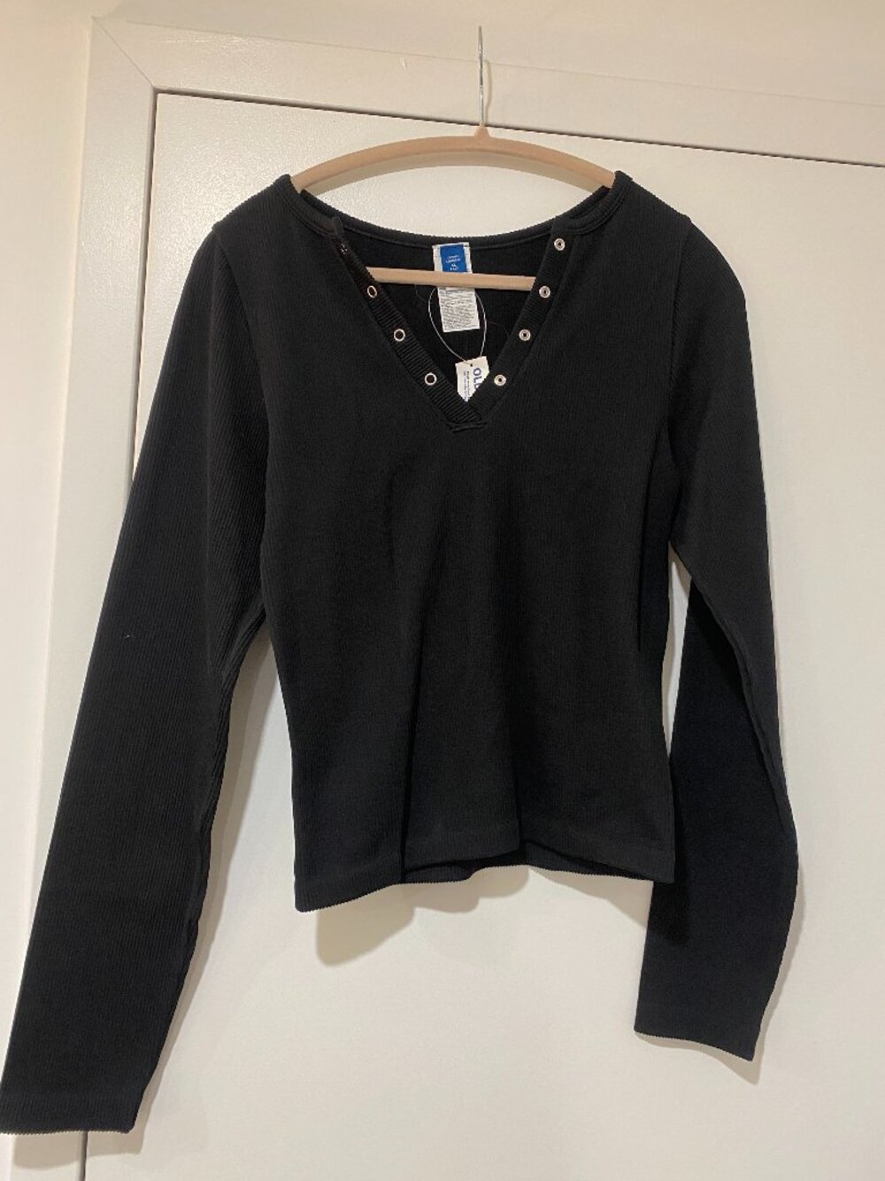 Old Navy Exhale Seamless Cropped Henley in Black - XL Tall - NWT